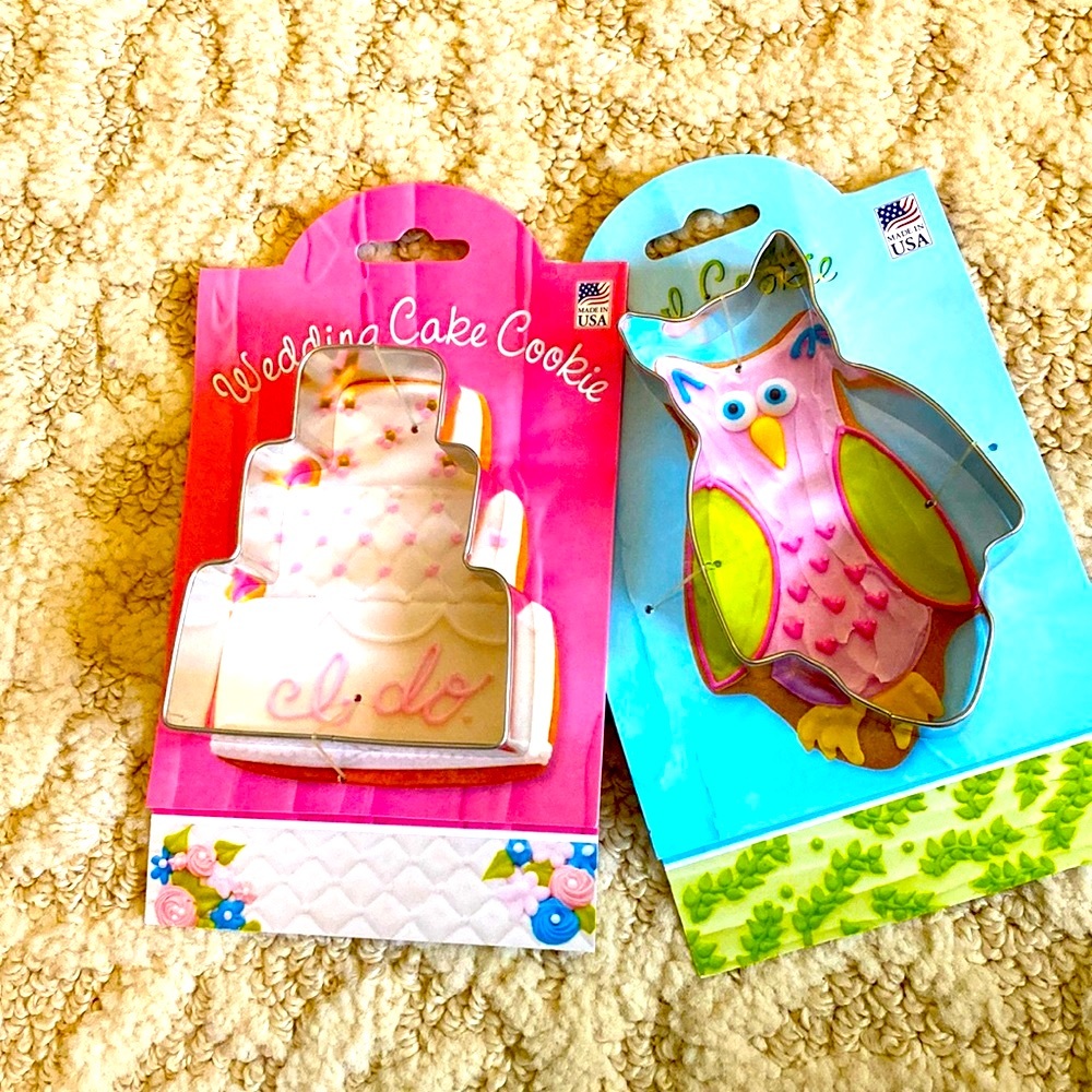 NEW set of Ann Clark cookie cutters with recipes. Owl & Wedding Cake
